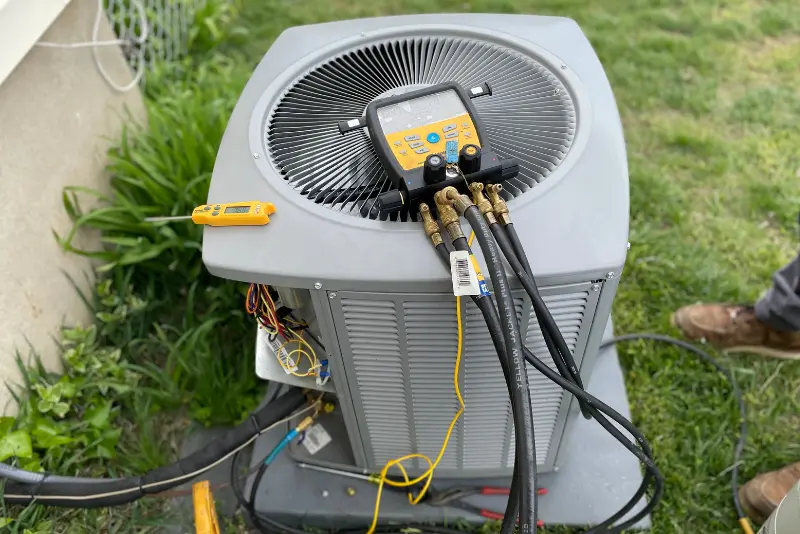 Servicing an HVAC/ Airconditioner